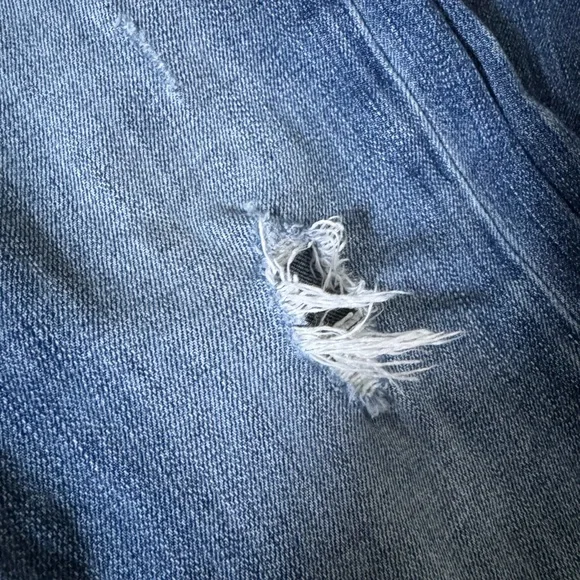 PAIGE Jeans Women’s Size 27 x 32 Distressed Medium Wash Denim - Picture 4 of 9